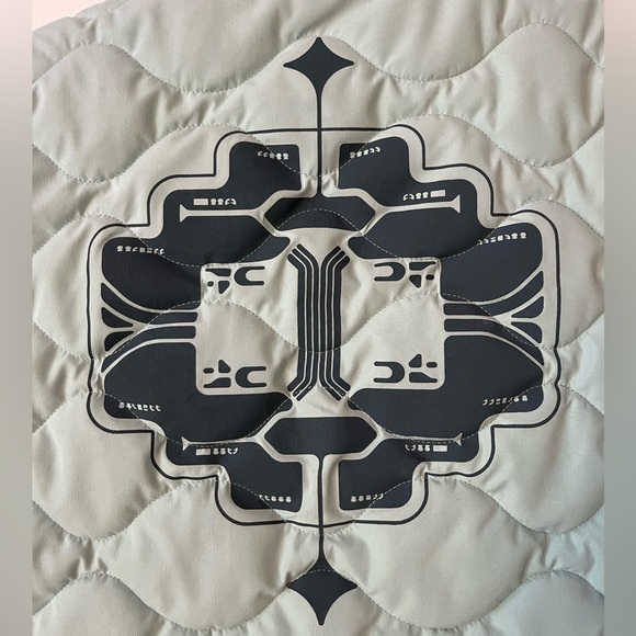 Destiny 2 Bungie Rewards Deep Stone Crypt Reversible Puffer Vest - Picture 6 of 11